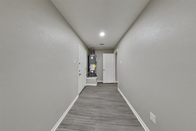 Building Photo - 8415 Sparkling Springs Dr