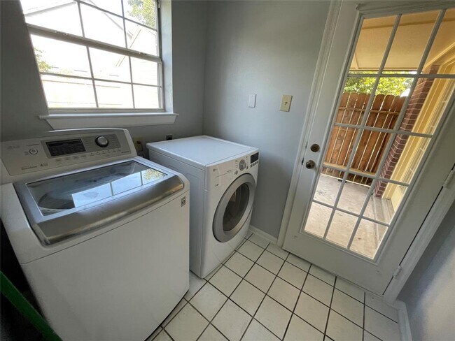 Building Photo - 14803 Silver Knight Ct