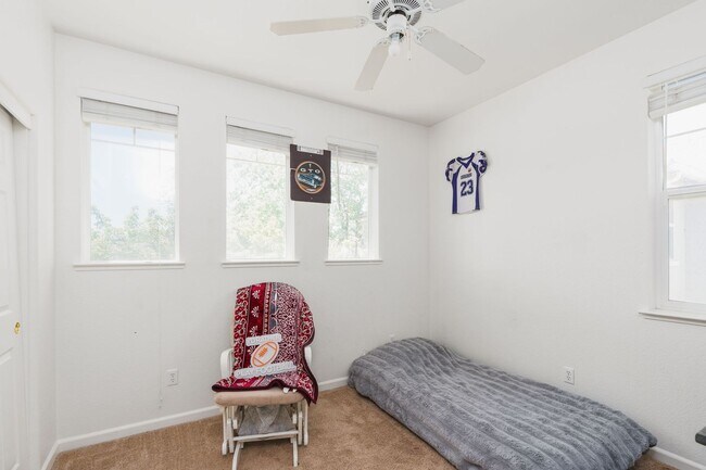 Building Photo - 6960 Rioja Ct