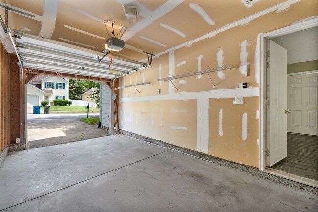 Building Photo - Charming 3-Bedroom Ranch in the Heart of D...