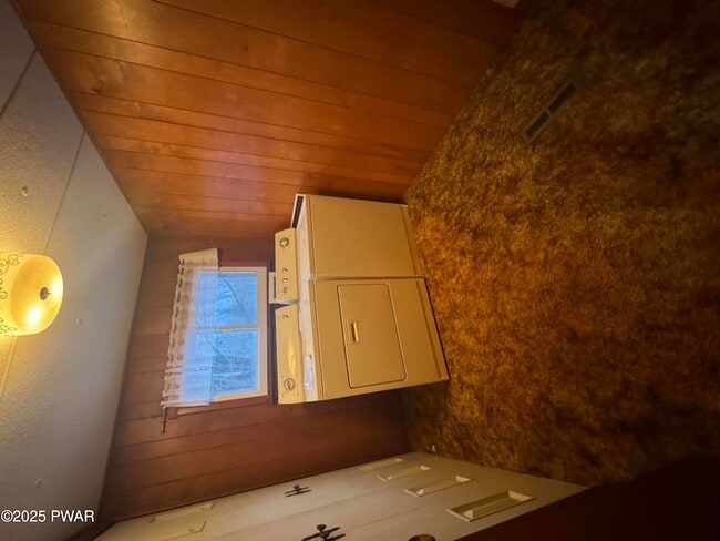 Building Photo - 2566 Easton Turnpike