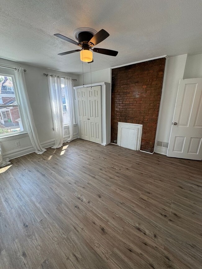 Building Photo - Spacious 3 bedroom, 2 bath home in Sharpsburg