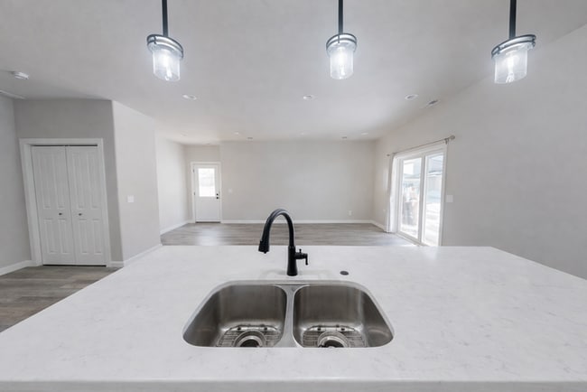 Building Photo - 730 Compass Lp