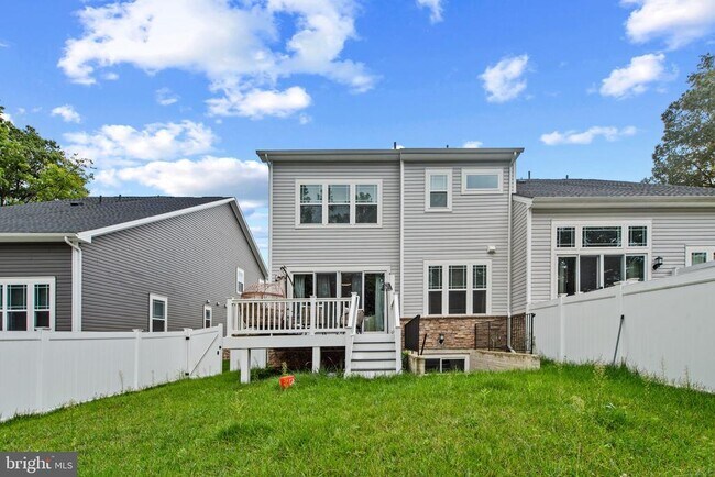 Building Photo - 513 Waters Lndg Dr