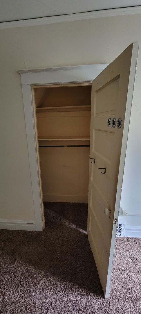 Building Photo - AVAILABLE JUNE - 4 Bed 1 Bath Located In East Hillside