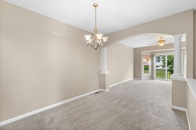 Building Photo - 2201 Hawks Landing Dr