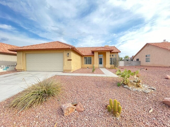 Building Photo - Fully upgraded 3 bedroom house on large lo...