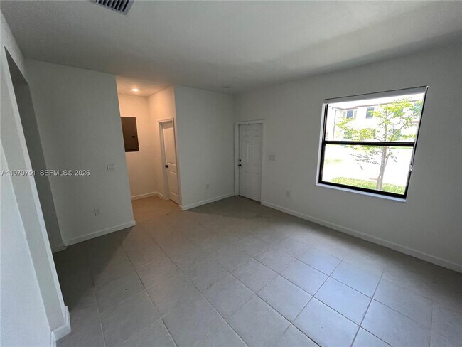 Building Photo - 9960 SW 228th Ln