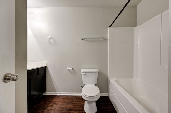 Building Photo - Gorgeous 3 Bed 2 Bath in Moore/SE OKC