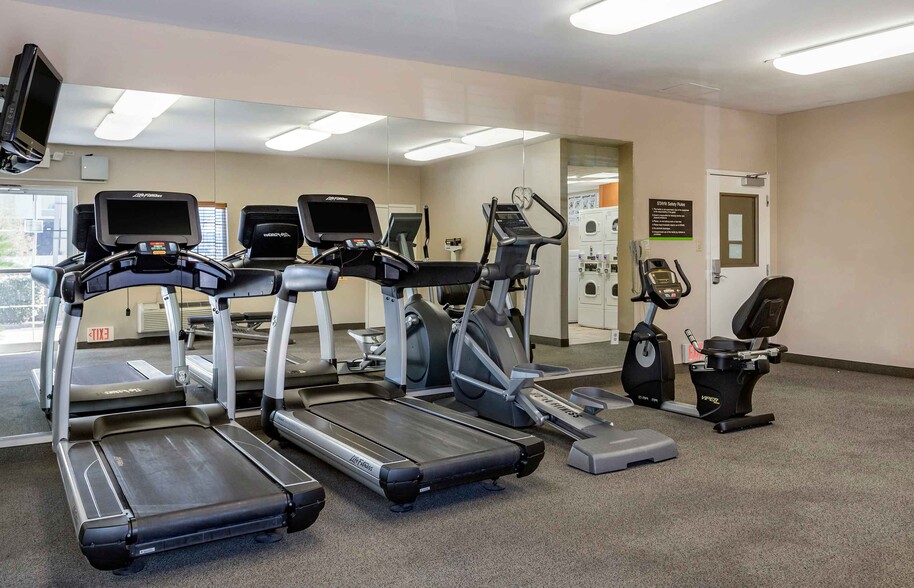 Building Photo - Furnished Studio-Houston - IAH Airport