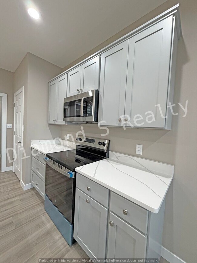 Building Photo - Brand New Build in Desirable Ozark Neighborhood!