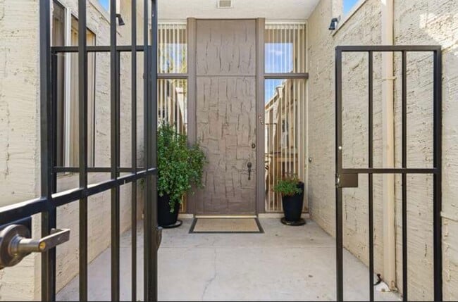 Building Photo - 1408 Tamarisk W St