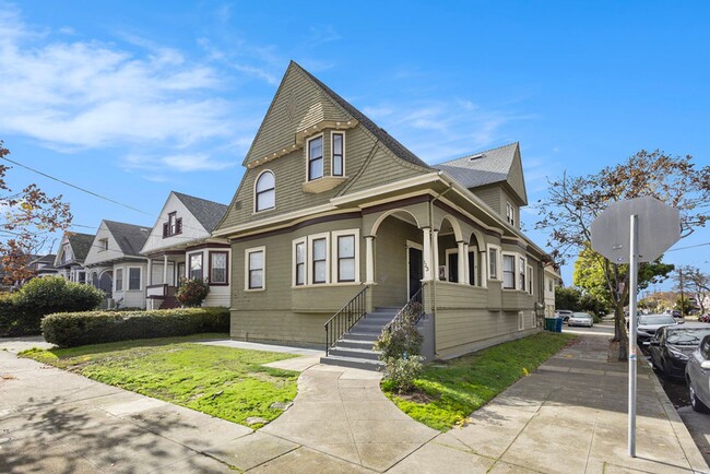 Building Photo - 1423 Caroline St
