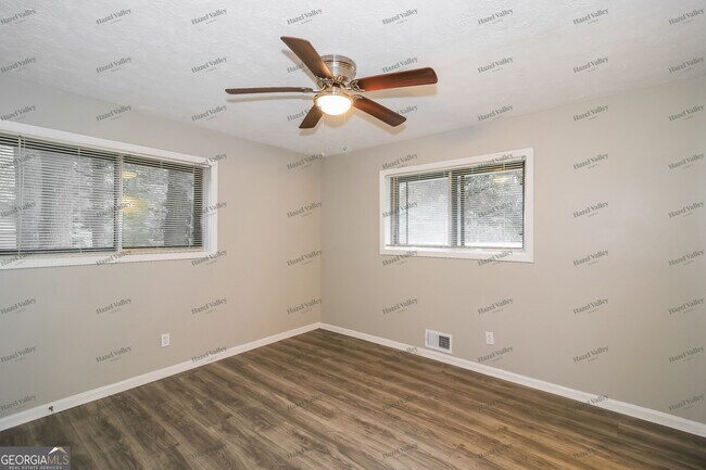 Building Photo - 1077 Ponderosa Park Dr