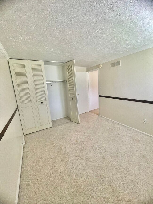 Building Photo - 3 bed- 1.5 Bath- Bridgeville Pa