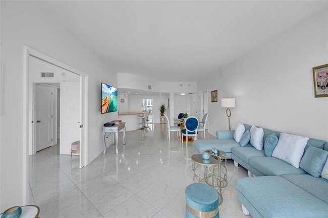 Building Photo - 4020 Galt Ocean Dr