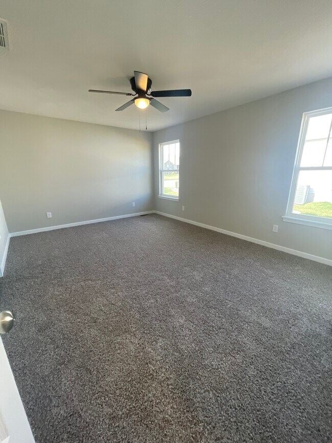 Building Photo - 692 N Jozlynn Ave