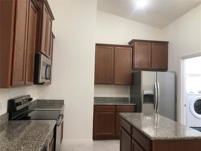 Building Photo - 3211 Silver Fin Way