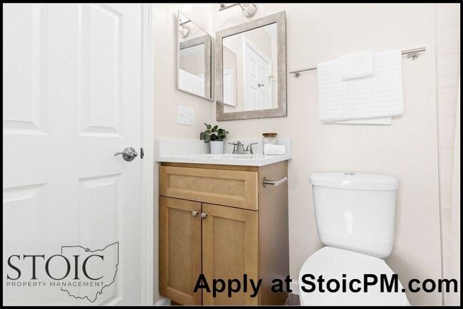 Building Photo - 1860 Meadowlawn Dr