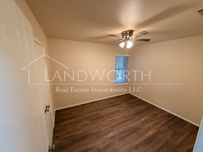 Building Photo - 9617 Olivia Dr