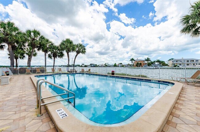 Building Photo - 240 Sand Key Estates Dr