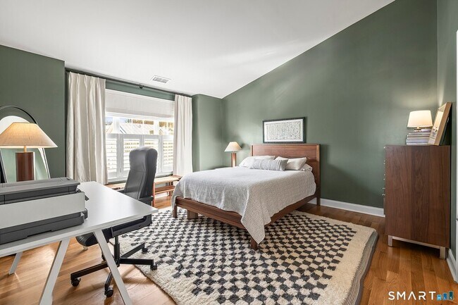 Building Photo - 35 Moorland Dr