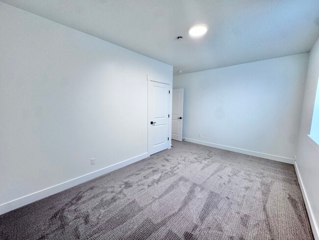 Building Photo - 1436 E 820 N