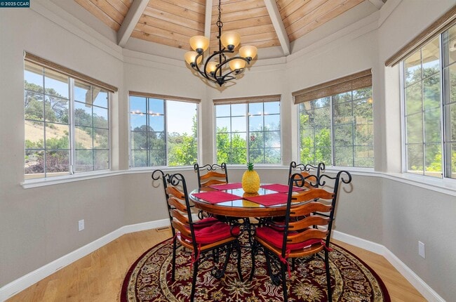 Building Photo - 3434 Woodview Dr