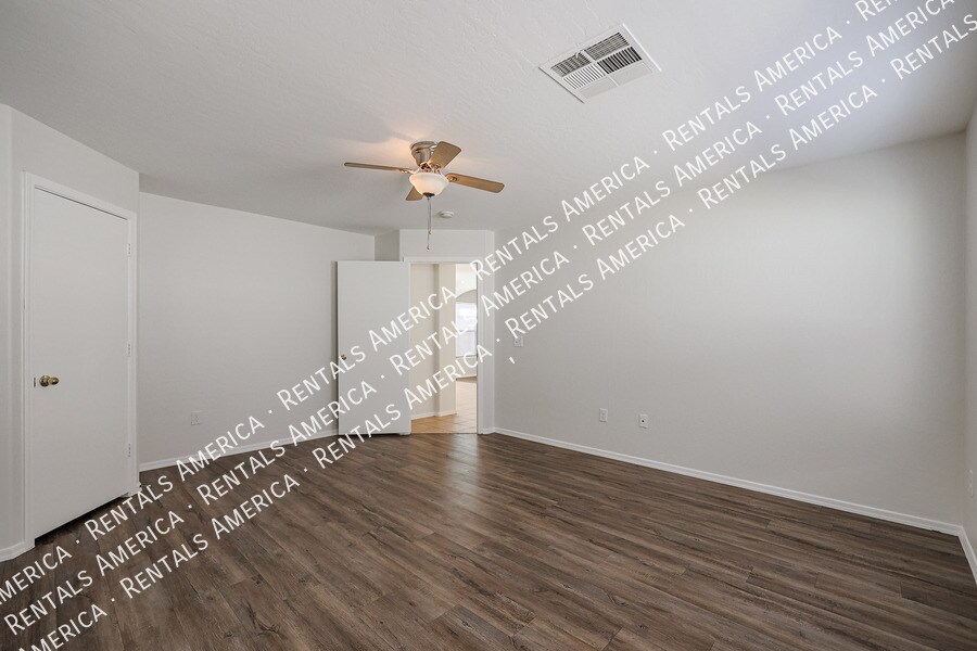 Building Photo - 13421 W Keim Dr