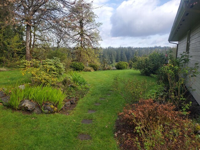 Building Photo - Beautiful home over the Hammersley Inlet