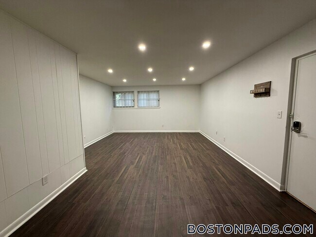 Building Photo - 20 Hubbard Ave