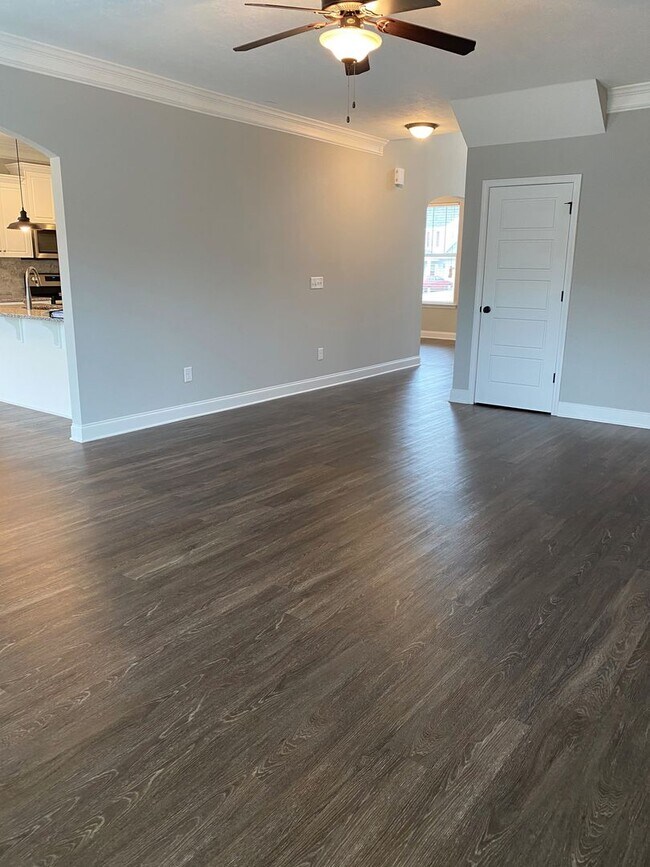 Building Photo - Spacious 5-Bedroom Home with Open Foyer - Move-In Ready! **Close to Fort Gordon, Hospitals, and I...