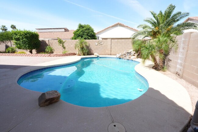 Building Photo - 16182 N 157th Dr