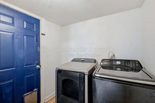 Building Photo - 605 E Woodard St