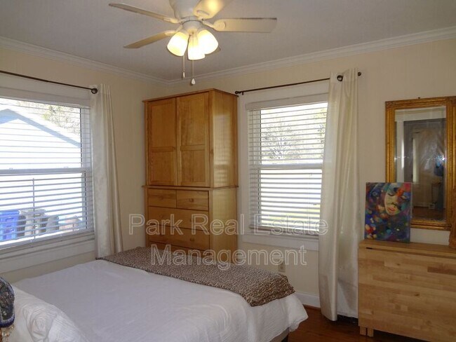 Building Photo - 602 Hillsborough Rd