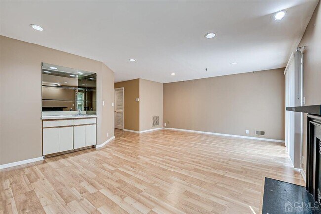 Building Photo - 3902 Springbrook Dr