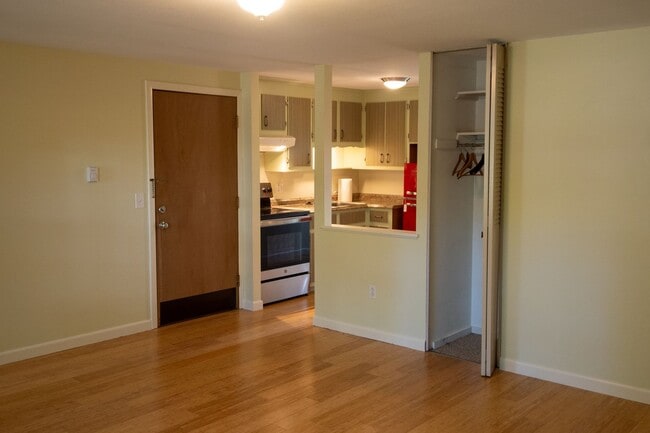 Building Photo - One Bedroom condo in Northampton