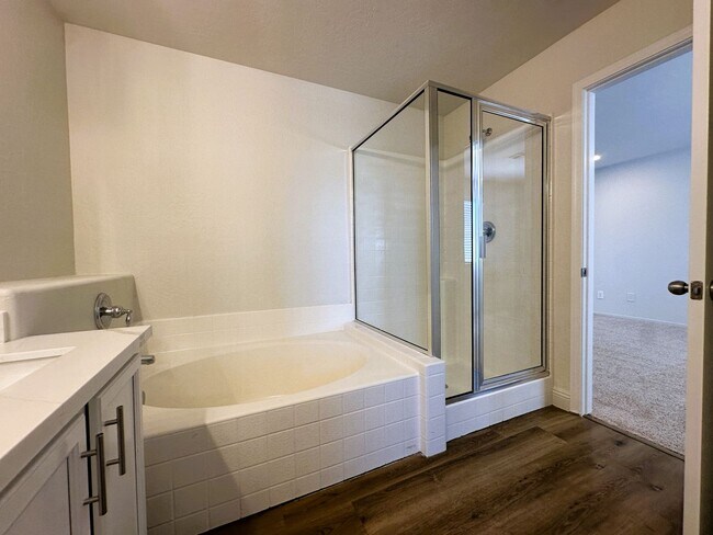 Building Photo - ANTHEM HIGHLANDS!! READY FOR IMMEDIATE MOV...