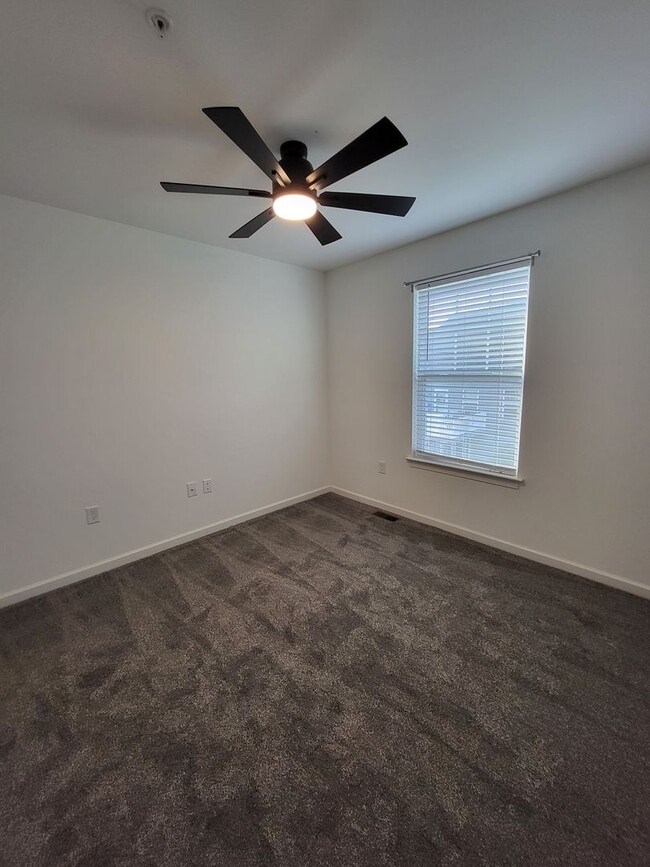 Building Photo - Spacious Modern 3 Bedroom Townhome in Annv...