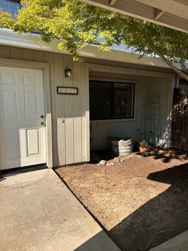 Building Photo - Charming 2/1 Duplex With Access To The Cou...
