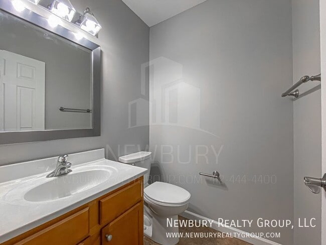 Building Photo - 135 Banksville Pl