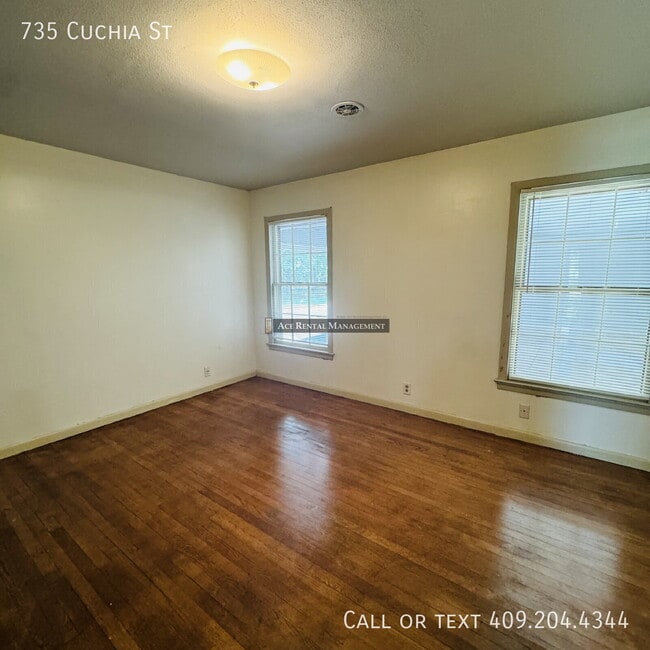 Building Photo - 735 Cuchia St