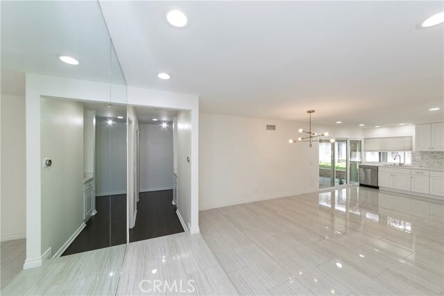 Building Photo - 2713 Deerpark Dr