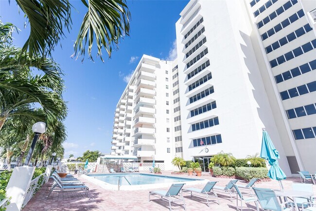 Building Photo - 401 Golden Isles Dr