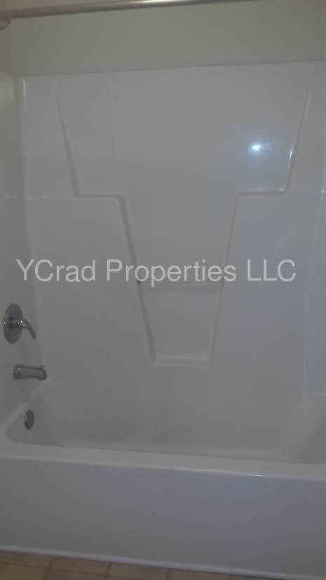 Building Photo - 1br/1ba Room, Total Electric, Community Pool