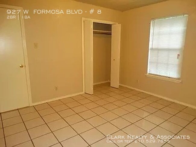 Building Photo - 927 W. Formosa #8, San Antonio, TX. 78221