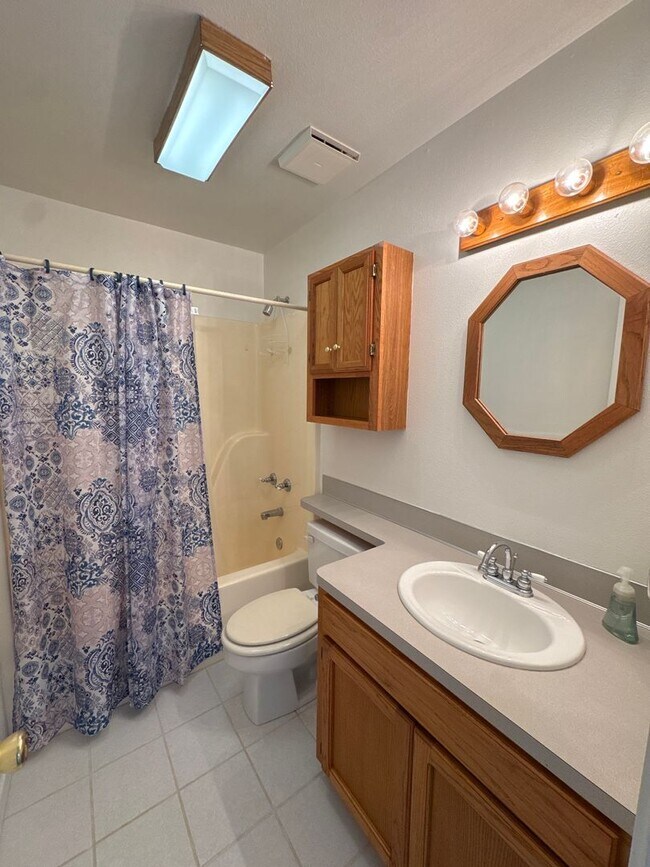 Building Photo - 3606 US-71