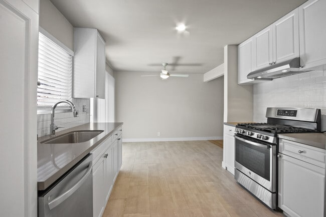 Kitchen - 1565 Santa Ana Ave