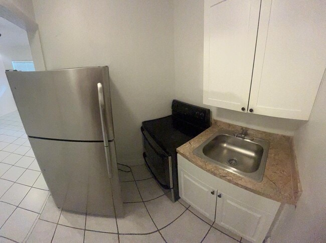 Building Photo - 5930 Pierce St