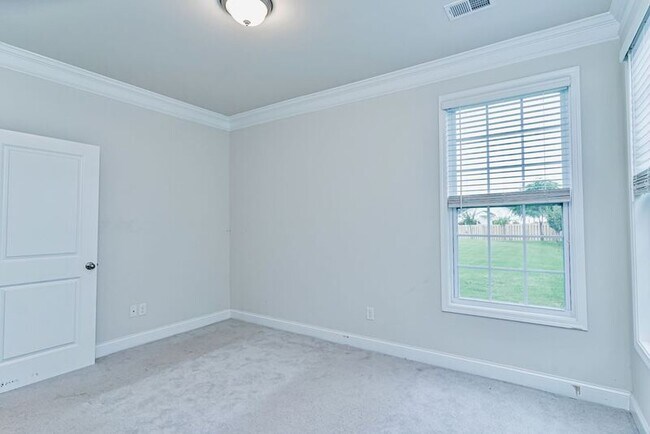 Building Photo - 110 Northwild Dr